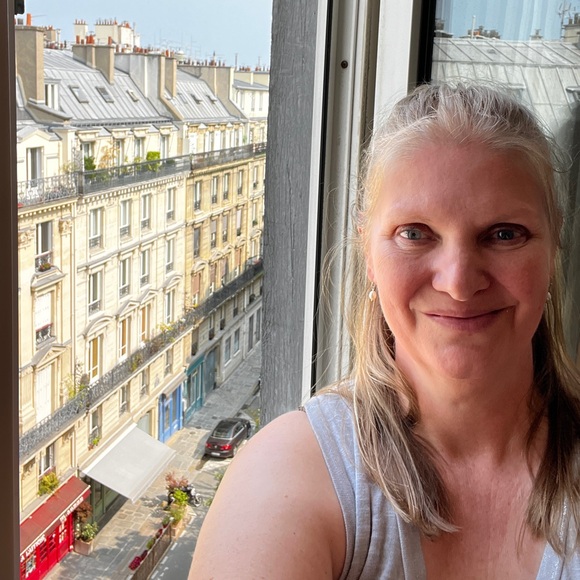 Meet your Posher Lynn - Picture 1 of 4